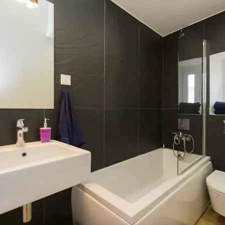 Ld Apartments~supercentral~ac~balcony~chiado Lisboa